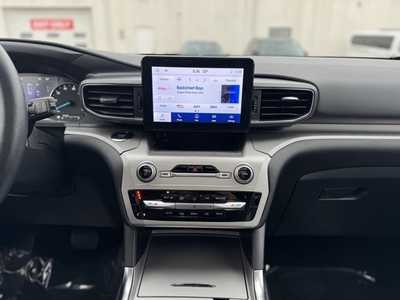 2022 Ford Explorer, $32899. Photo 2