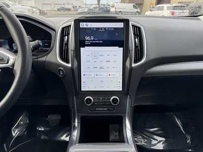 2022 Ford Edge, $27199. Photo 2
