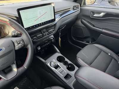 2025 Ford Escape, $32941. Photo 7