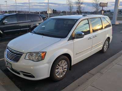 2014 Chrysler Town & Country, $9490. Photo 2