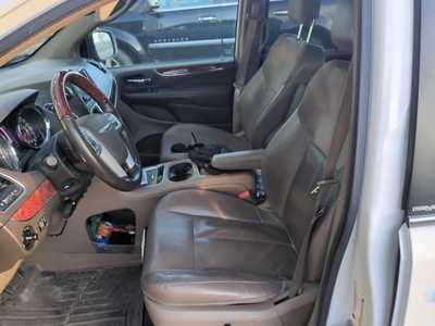 2014 Chrysler Town & Country, $9490. Photo 3