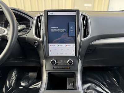 2022 Ford Edge, $20799. Photo 2
