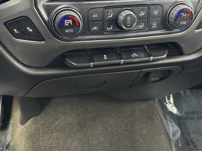 2018 Chevrolet 1500 Crew Cab, $25599. Photo 8