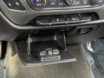 2018 Chevrolet 1500 Crew Cab, $25599. Photo 9