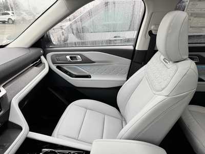 2025 Ford Explorer, $55467. Photo 10