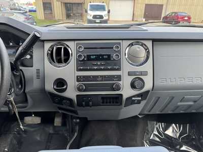 2016 Ford F250 Crew Cab, $32998. Photo 2