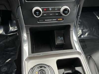 2022 Ford Edge, $24998. Photo 6