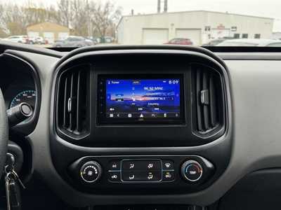 2015 Chevrolet Colorado Crew Cab, $15998. Photo 3