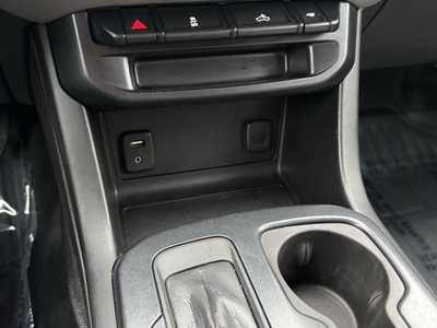 2015 Chevrolet Colorado Crew Cab, $15998. Photo 6