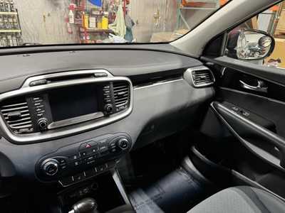 2017 Kia Sorento, $12998. Photo 12