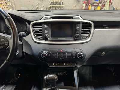 2017 Kia Sorento, $12998. Photo 3