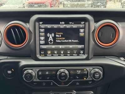 2023 Jeep Gladiator, $39998. Photo 3