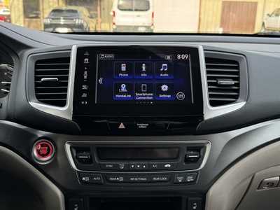 2017 Honda Pilot, $18499. Photo 3