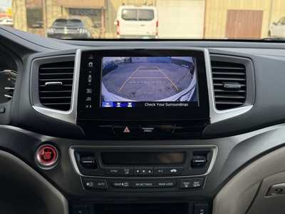 2017 Honda Pilot, $18499. Photo 4