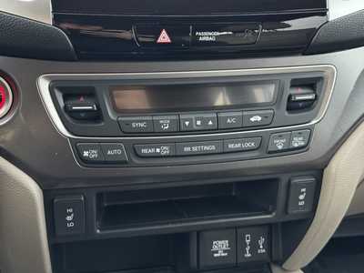 2017 Honda Pilot, $18499. Photo 5