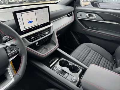 2025 Ford Explorer, $47654. Photo 8