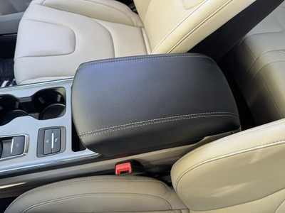 2021 Ford Edge, $25499. Photo 10