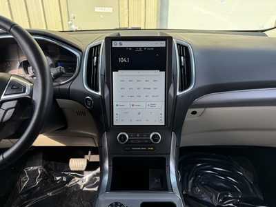 2021 Ford Edge, $25499. Photo 2