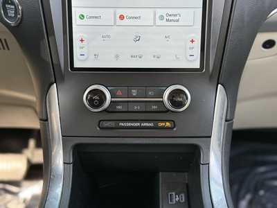 2021 Ford Edge, $25499. Photo 5