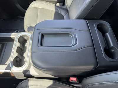 2019 GMC 1500 Crew Cab, $31998. Photo 9