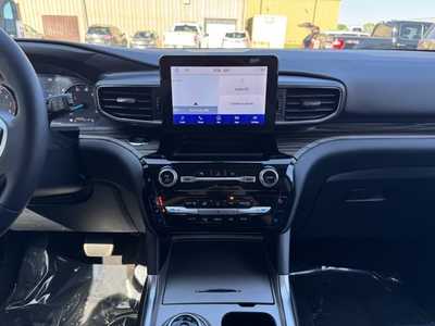 2022 Ford Explorer, $33998. Photo 2