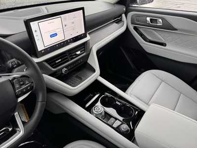 2025 Ford Explorer, $52692. Photo 6