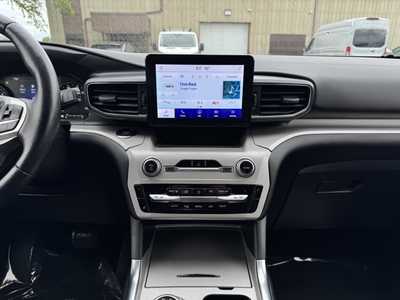 2023 Ford Explorer, $37998. Photo 2