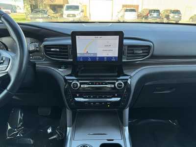 2021 Ford Explorer, $30499. Photo 2