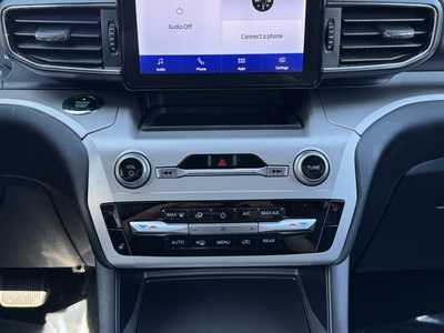 2020 Ford Explorer, $25499. Photo 5