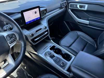 2020 Ford Explorer, $25499. Photo 8