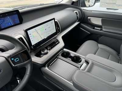 2025 Ford Expedition, $72150. Photo 6