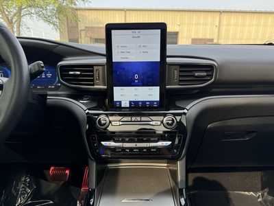 2021 Ford Explorer, $37998. Photo 2