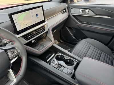 2025 Ford Explorer, $48565. Photo 8
