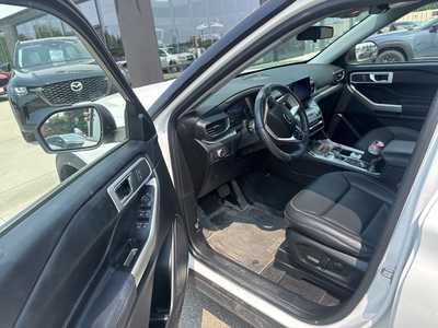 2022 Ford Explorer, $32499. Photo 2