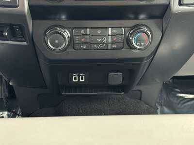 2019 Ford F350 Crew Cab, $39998. Photo 8