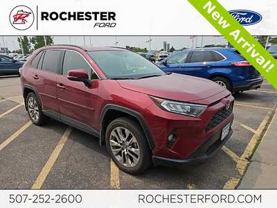 2019 Toyota RAV4, $28998. Photo 1