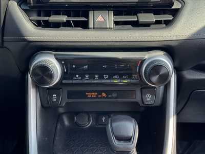 2022 Toyota RAV4, $24998. Photo 5
