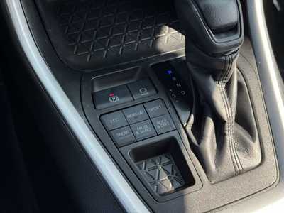 2022 Toyota RAV4, $24998. Photo 9