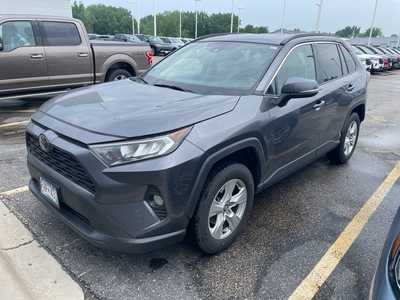 2020 Toyota RAV4, $17998. Photo 2