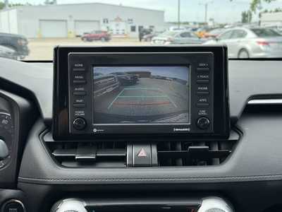 2020 Toyota RAV4, $17998. Photo 4