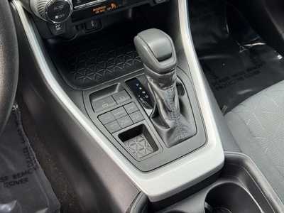 2020 Toyota RAV4, $17998. Photo 8