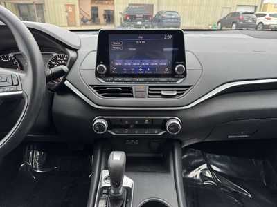 2020 Nissan Altima, $14998. Photo 2