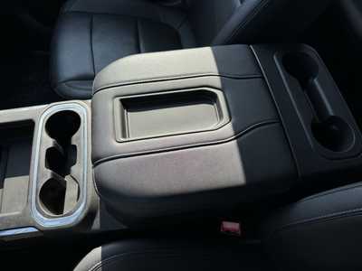 2021 Chevrolet 1500 Crew Cab, $35998. Photo 9