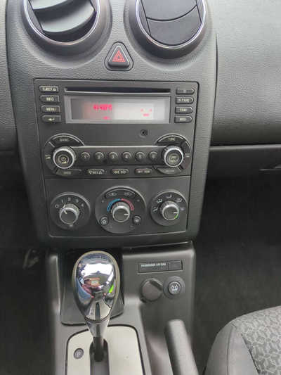 2009 Pontiac G6, $3499. Photo 9