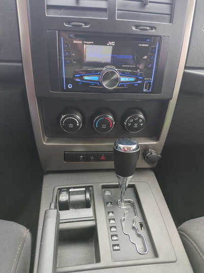 2012 Jeep Liberty, $5999. Photo 11