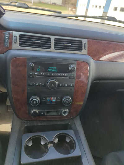 2011 Chevrolet Suburban, $3499. Photo 11