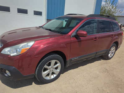 2014 Subaru Outback, $6395. Photo 4