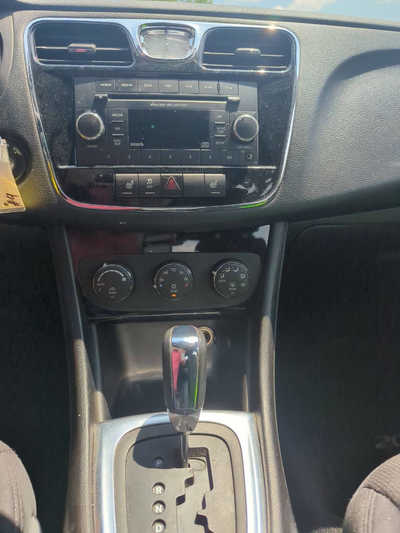 2014 Chrysler 200, $5499. Photo 10