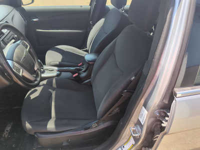 2014 Chrysler 200, $5499. Photo 9