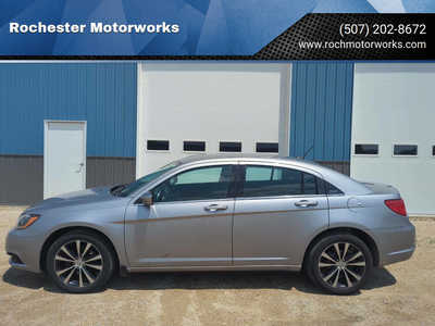 2014 Chrysler 200, $5499. Photo 1